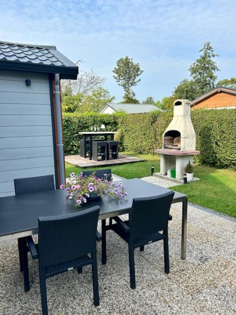Oosterschelde Lodge Met Veel Privacy En Dicht Bij Het Water Scherpenisse Екстериор снимка